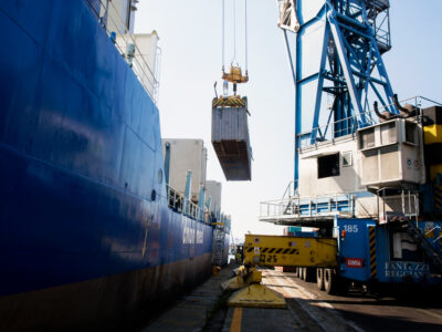 Grazie ai servizi di raccomandatario marittimo, armatore e terminal operator Grazie ai servizi di raccomandatario marittimo, armatore e terminal operator